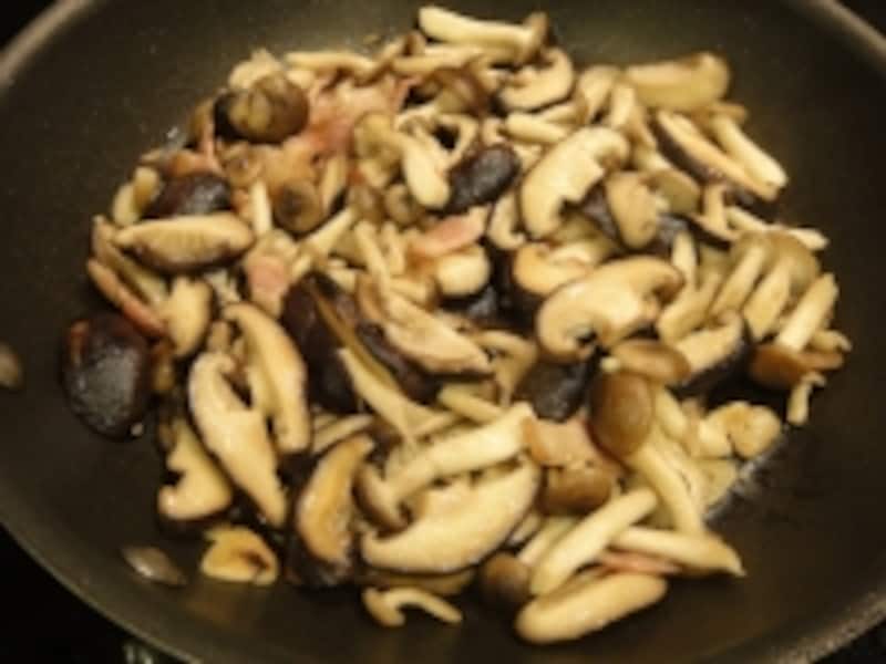 きのこはしっかり炒める
