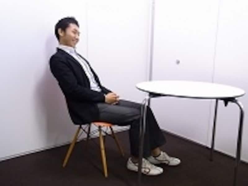 2 3 目指せ恋愛成就 姿勢でわかる彼の深層心理 姿勢 仕草 All About
