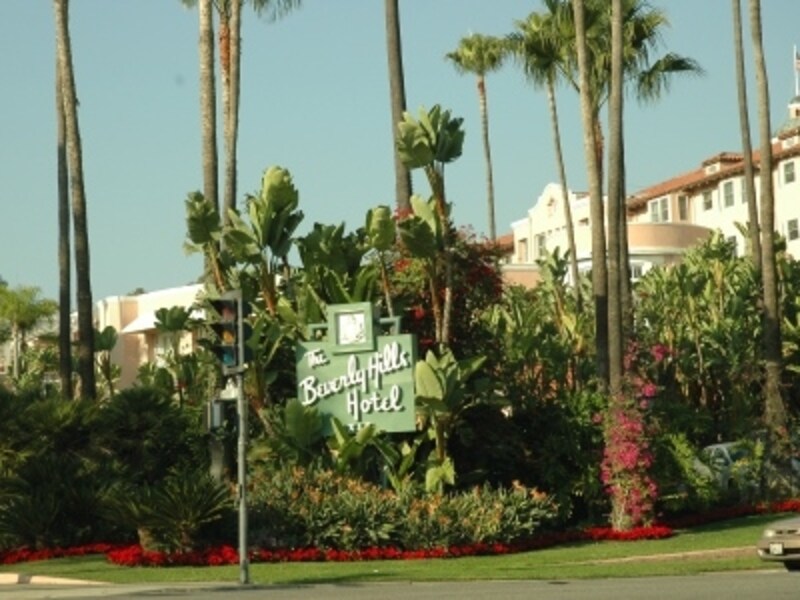 イーグルスホテルカリフォルニアのジャケットはここで撮られた！