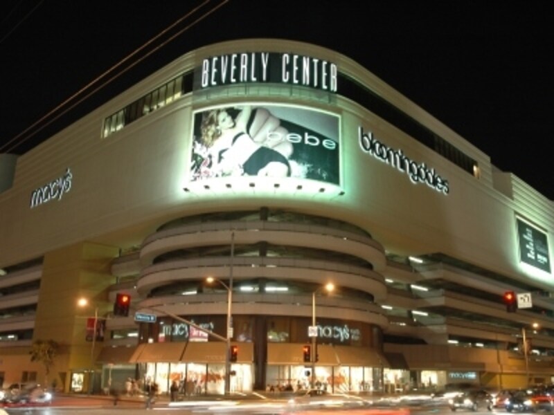 有名ブランドの大型店が揃うショッピングセンター