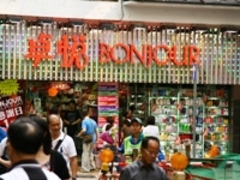 混んでいる店内、貴重品には気をつけて