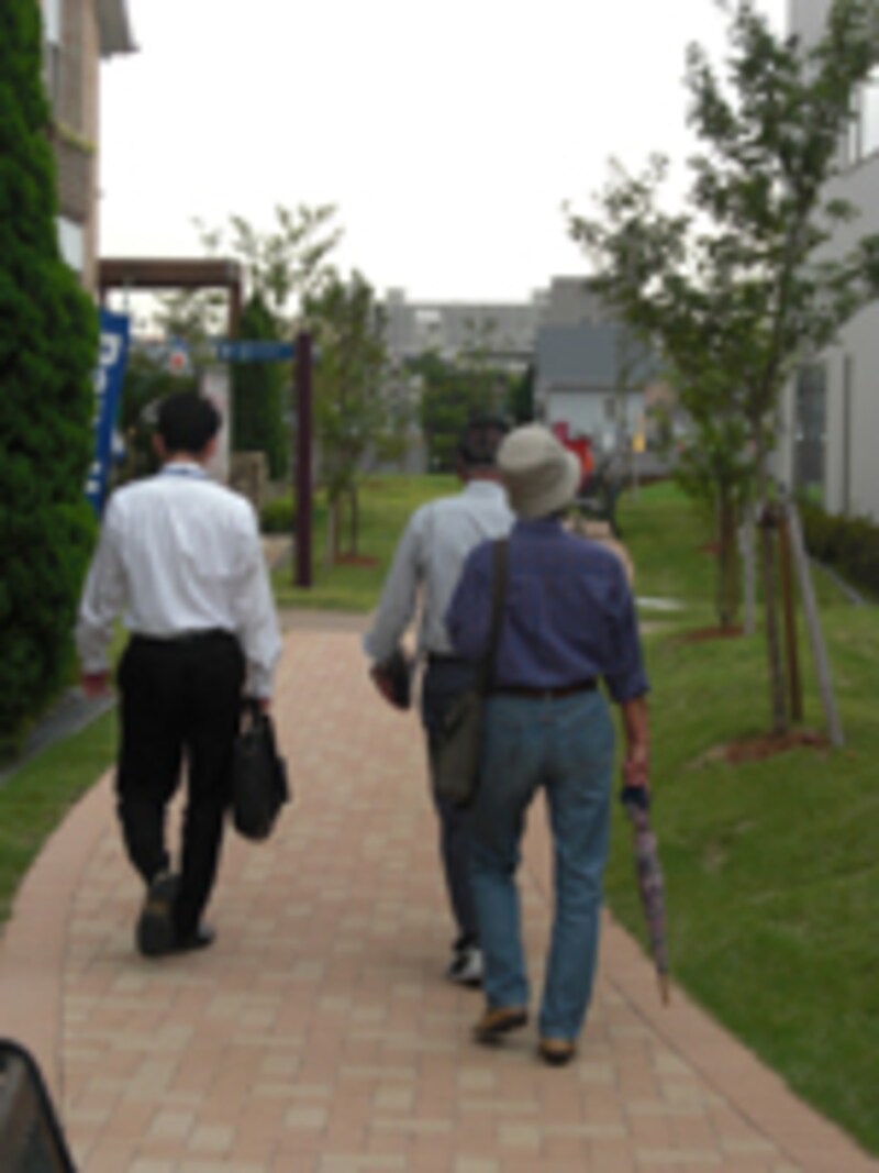 営業担当者と顧客