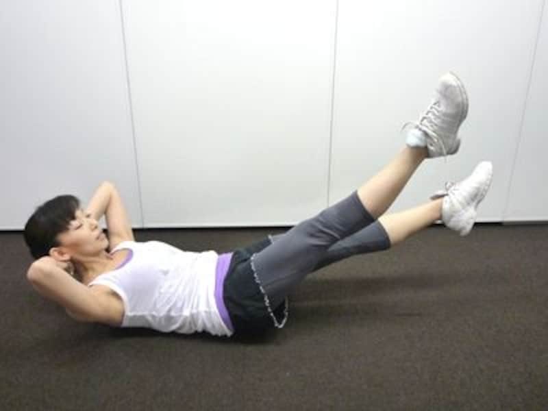 脚の重みを下腹部で支えるように!