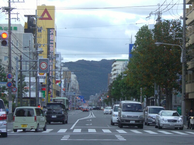 四条通から西を望む