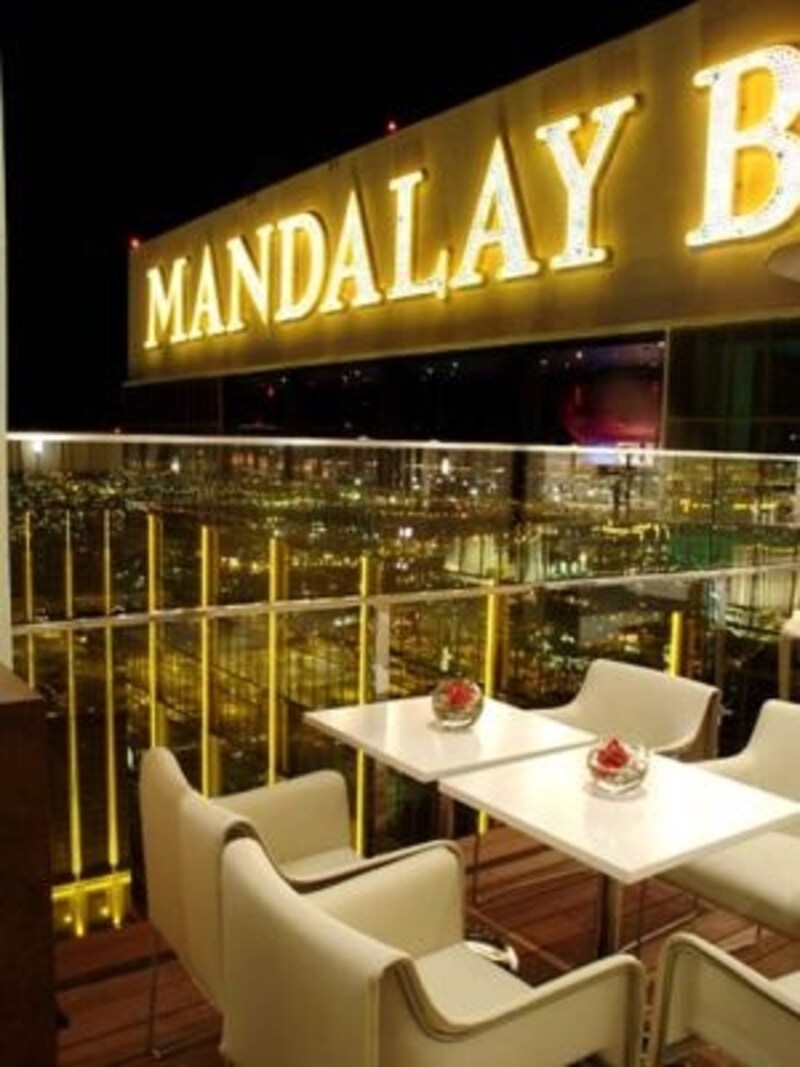 ラスベガスストリップを南から見渡せるバー