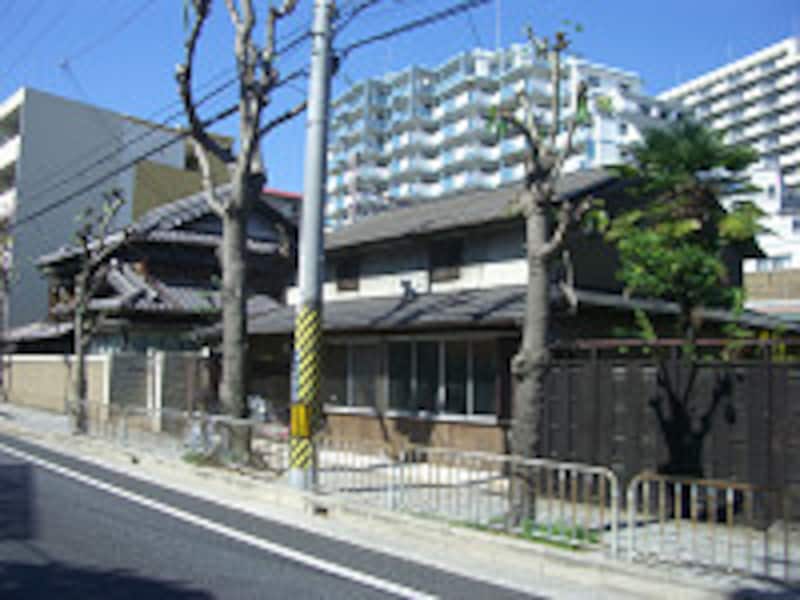 2号線沿いの旧家