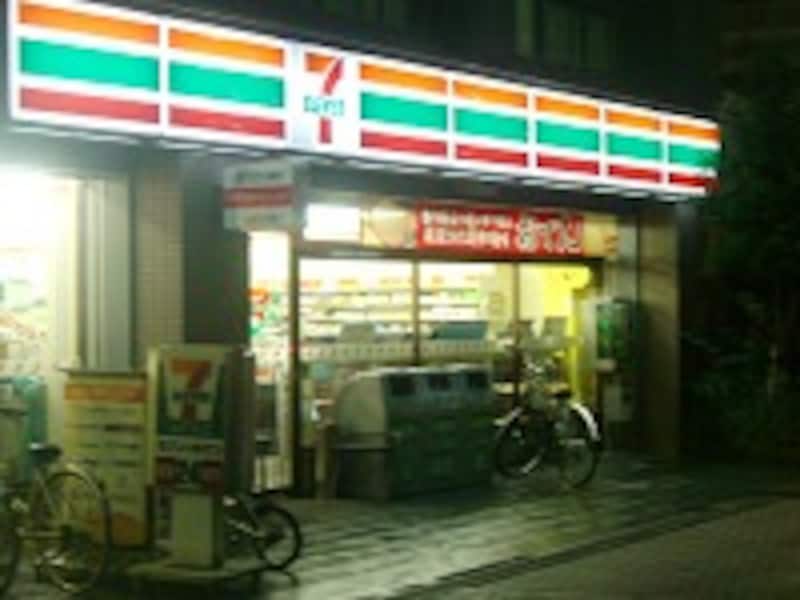 夜のセブンイレブン