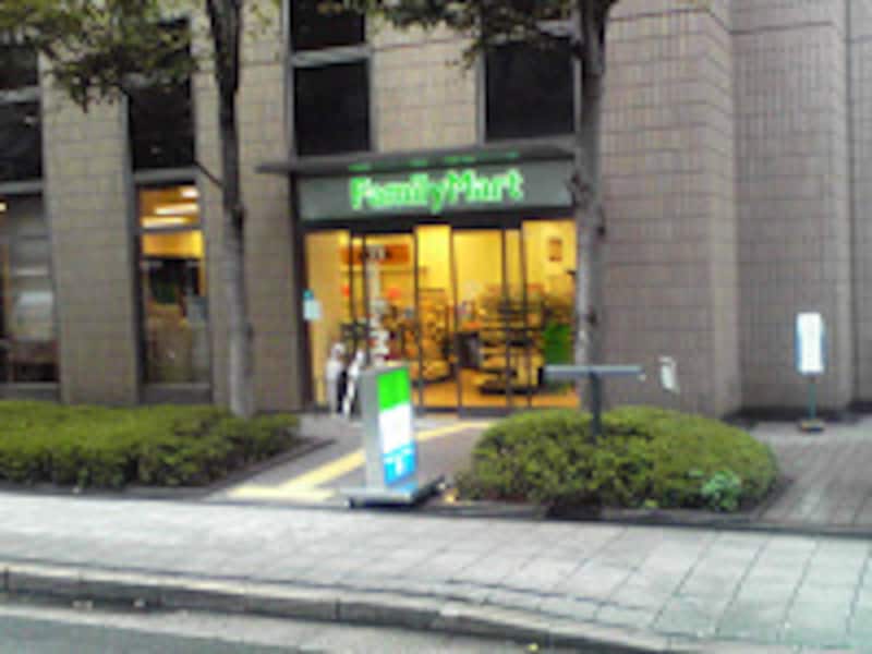 ビルの中のコンビニ