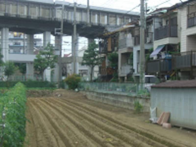 新幹線とと農地