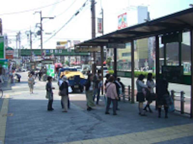 駅近辺のバス停