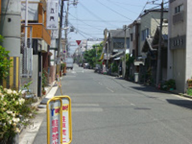 一本裏の通り