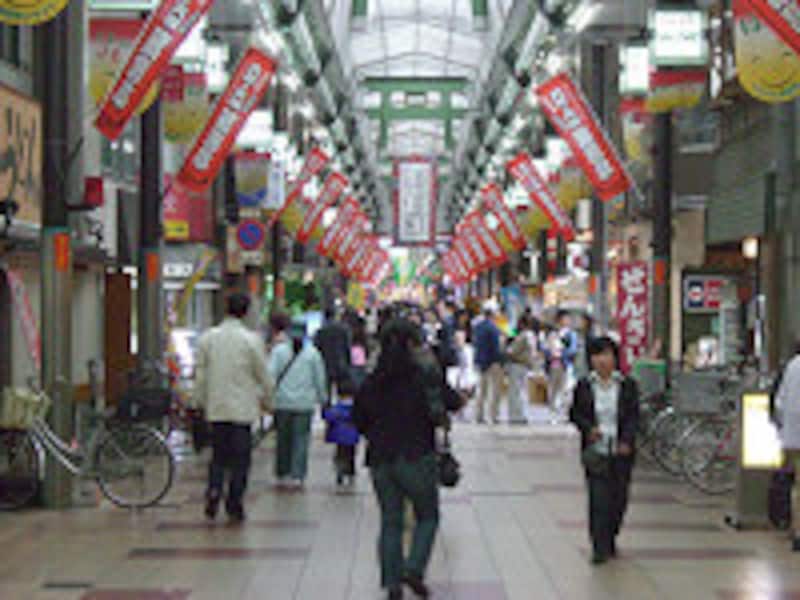にぎわう商店街