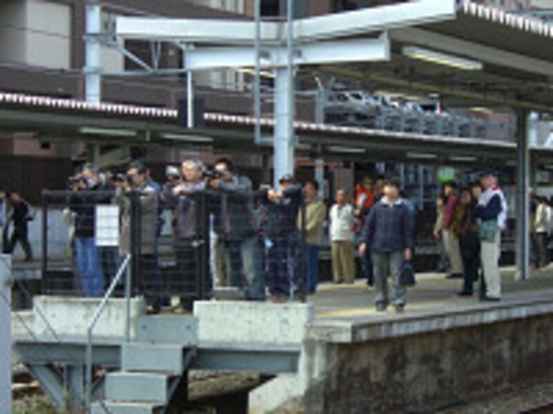 開業初日の放出駅