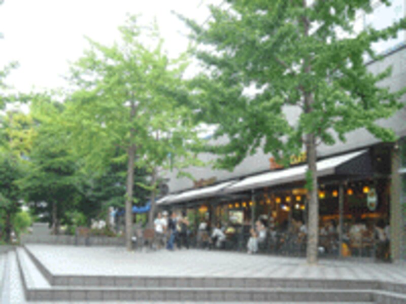 六甲アイランド駅前