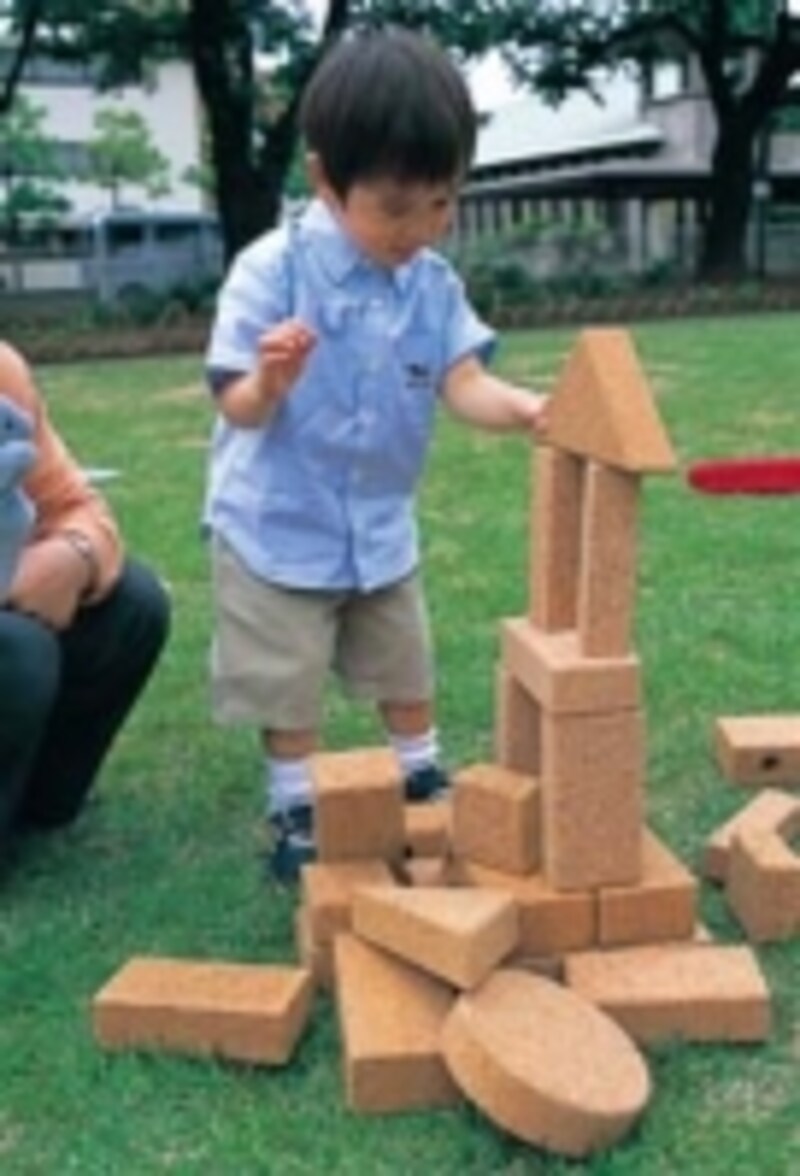 大きくても軽いコルクの積み木