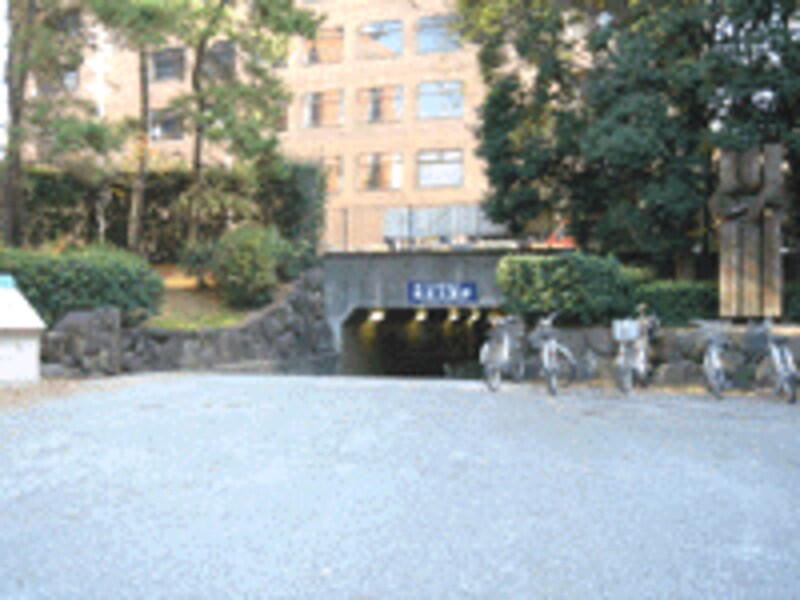 緑地公園駅前