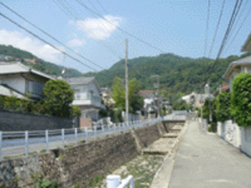岡本沿いの住宅