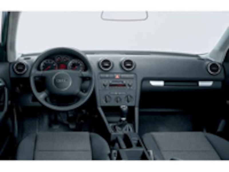 アウディA3（3ドア） インパネ