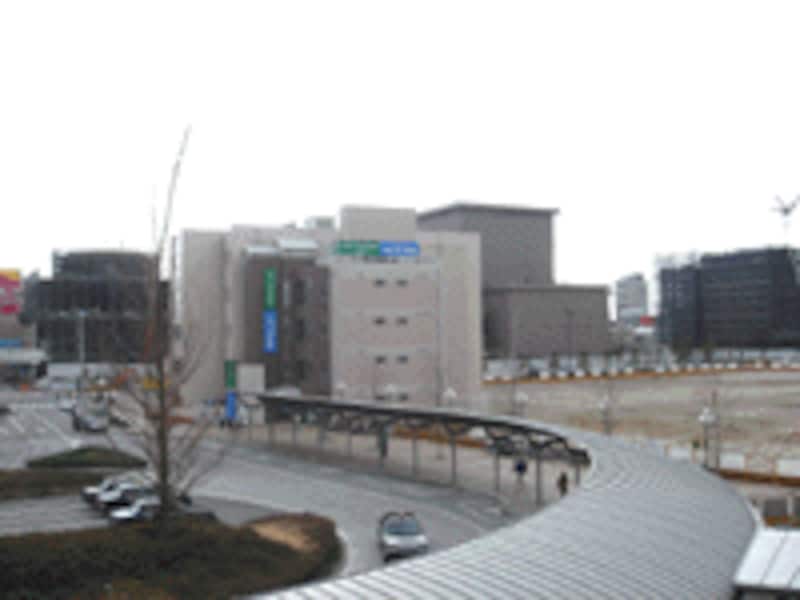 西宮北口駅前