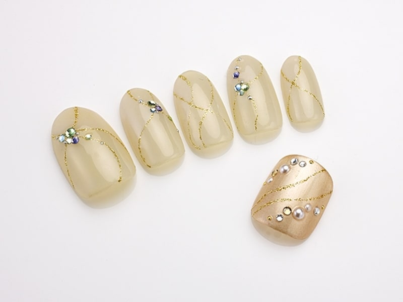 グリーン、パープルのストーンがアクセント