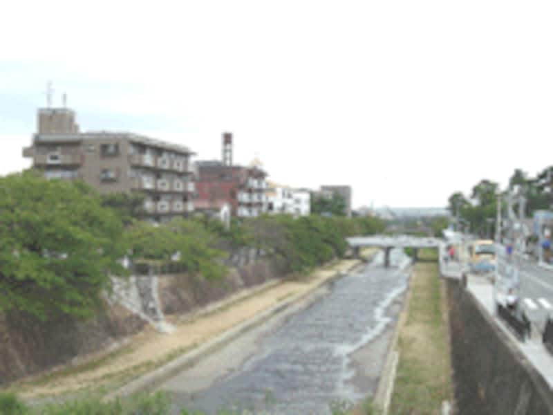 阪急芦屋川駅前