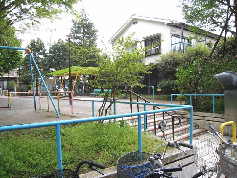 住宅街の中の公園