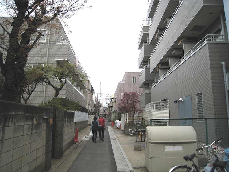 新旧のアパート