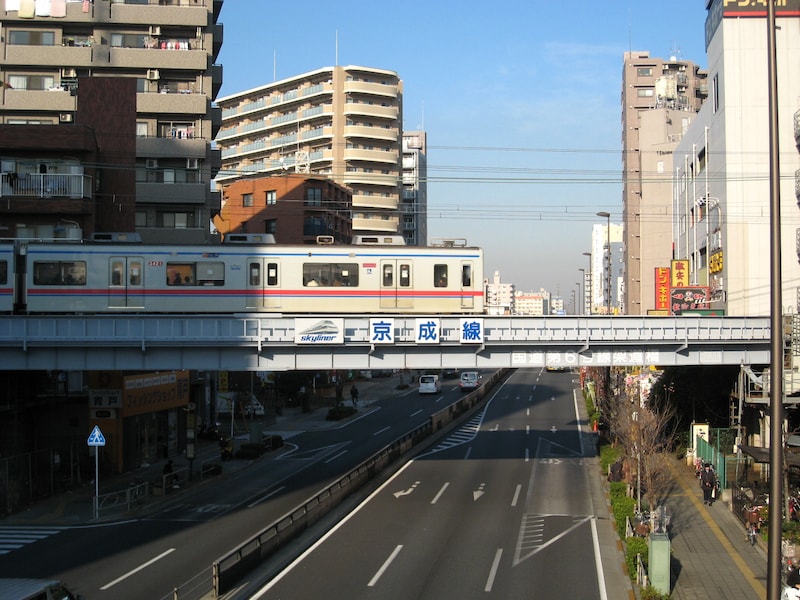 水戸街道と交差する京成線