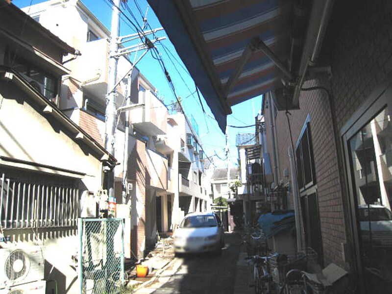 建築中の一戸建て