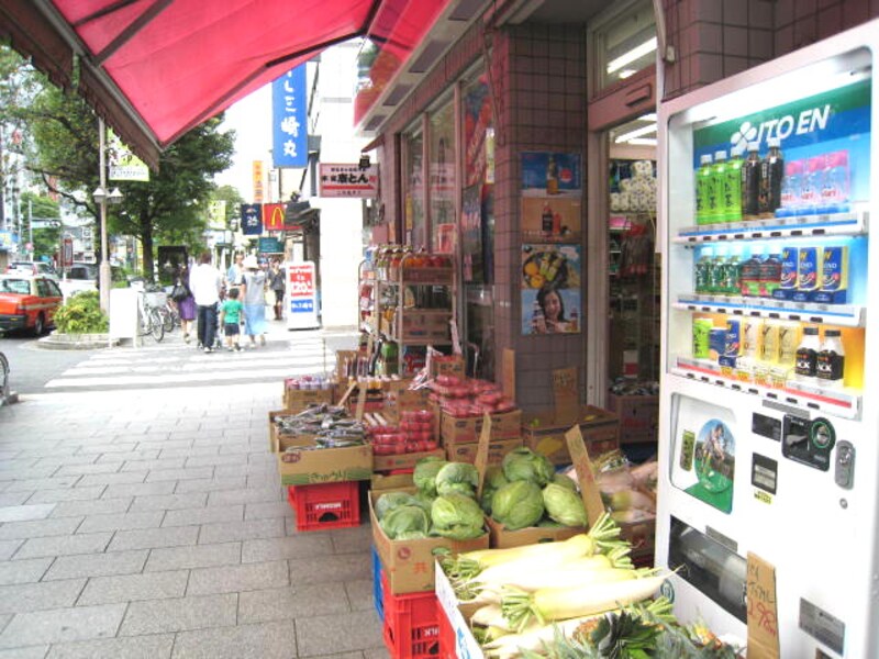 通り沿いの八百屋