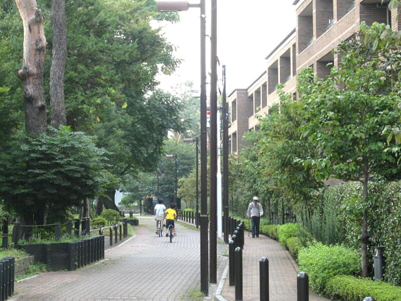 柏の宮公園に隣接するマンション