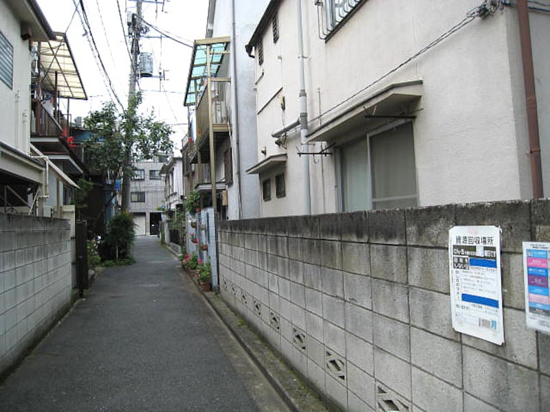ゆがんだ電柱