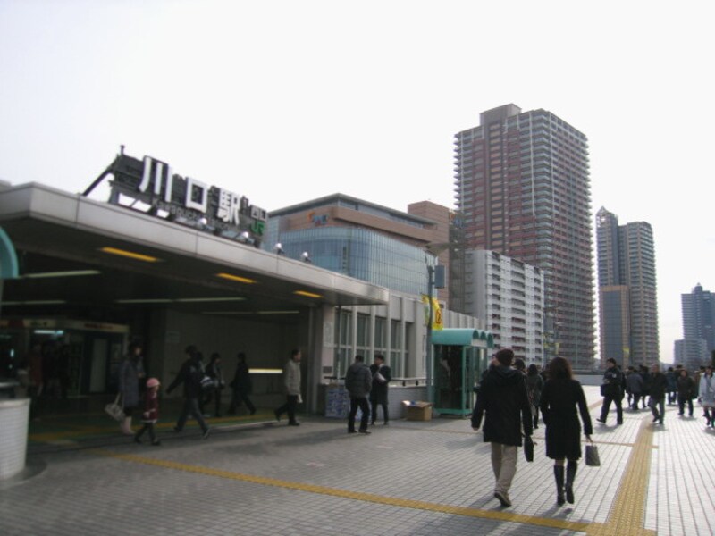 賑やかな川口駅前