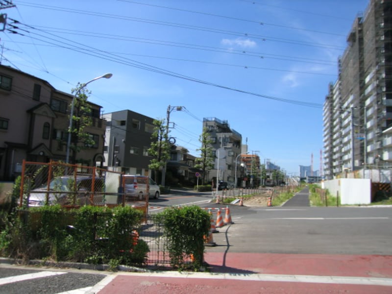 再開発エリアに面した住宅街