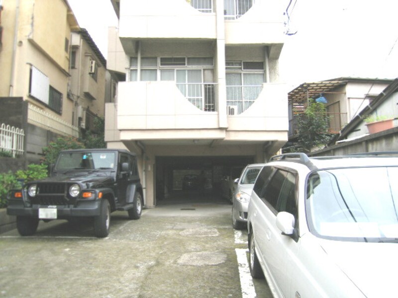 １階が駐車場になっているマンション