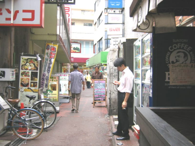 路地の自販機