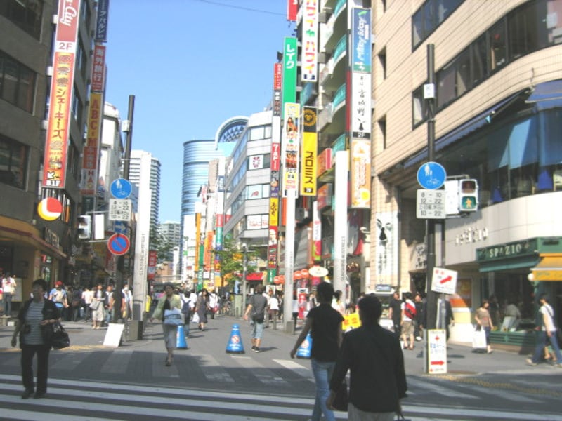 サンシャインシティに向かう通り