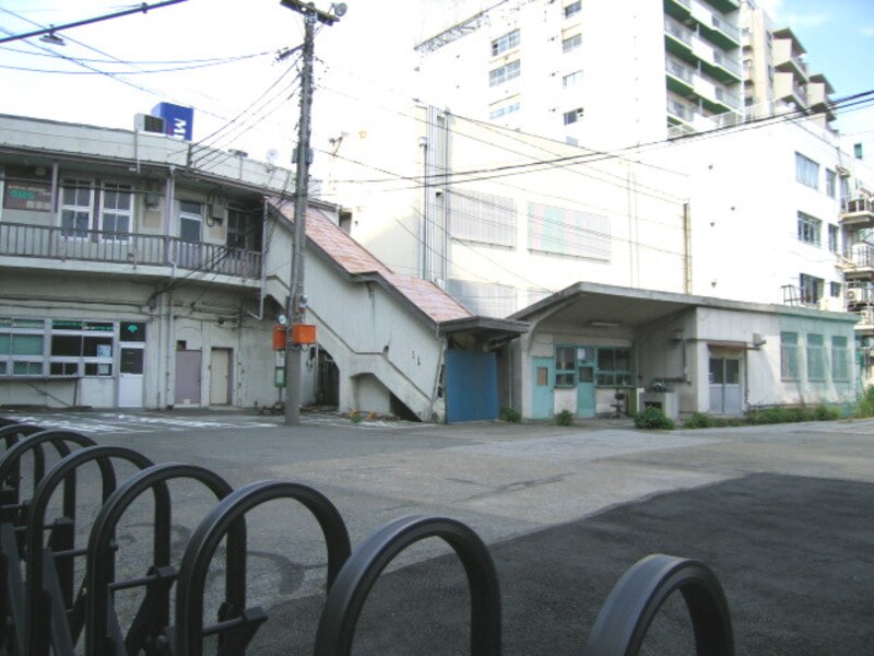 駅近くの都バス営業所