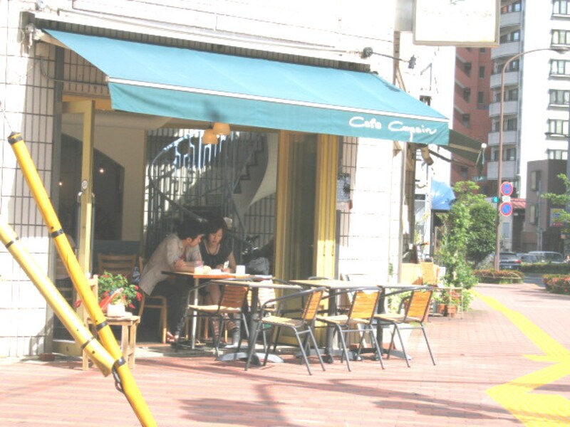 春日通り沿いのカフェ
