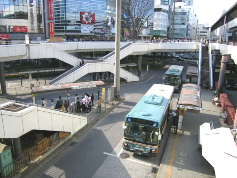 西口のバスターミナル
