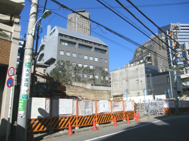 鶯谷町の建築現場