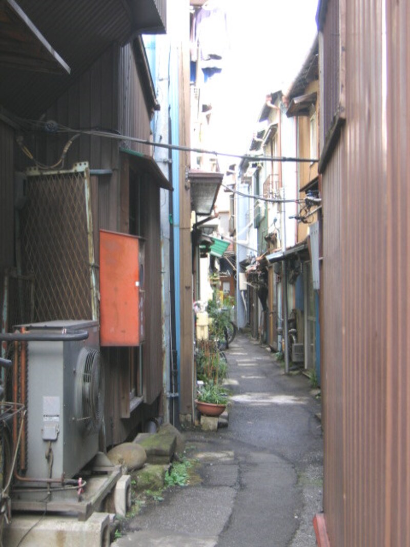 細い路地