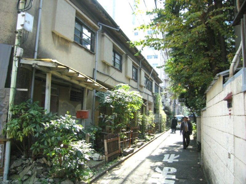 西新宿の路地