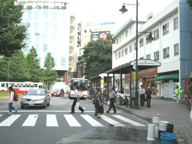 駅のバスターミナル