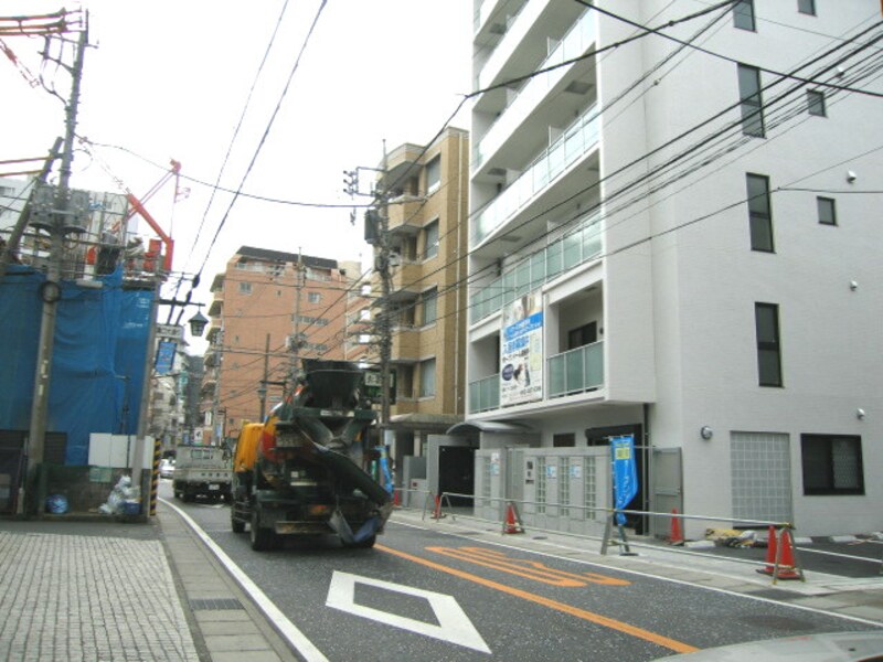 大山道沿いの建築現場