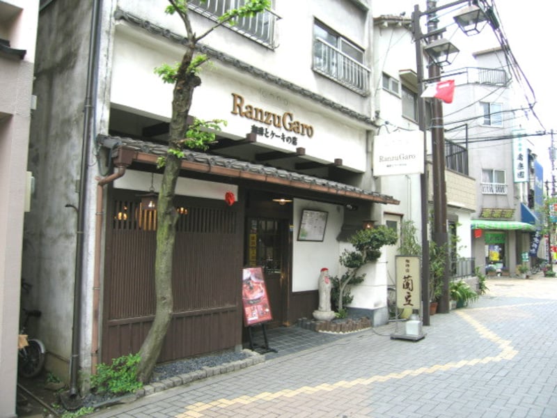 平和通りにあるカフェ