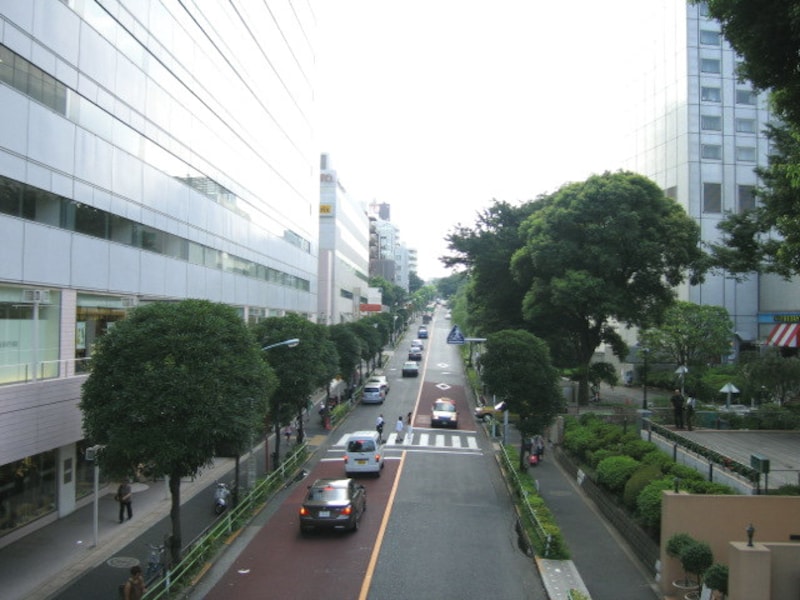 ホテルの間の坂