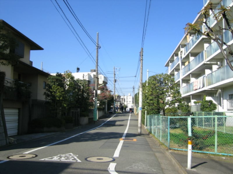 低層住宅が並ぶ
