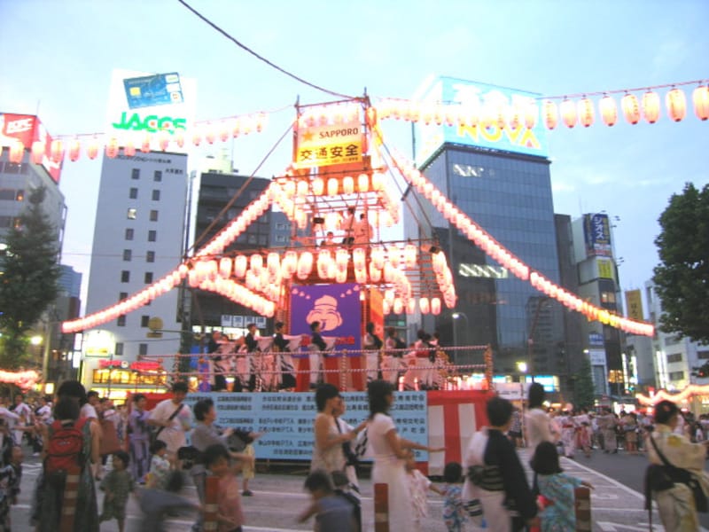 恵比寿駅前の盆踊り