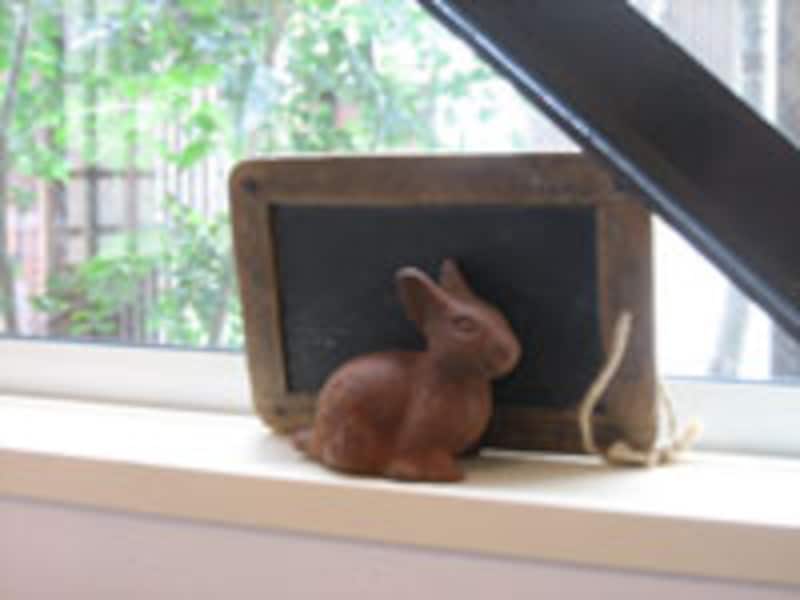 うさぎのいる窓辺